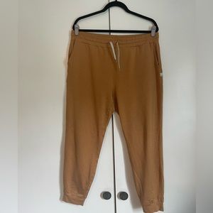 Vuori Performance Joggers- XL in Mustard Yellow